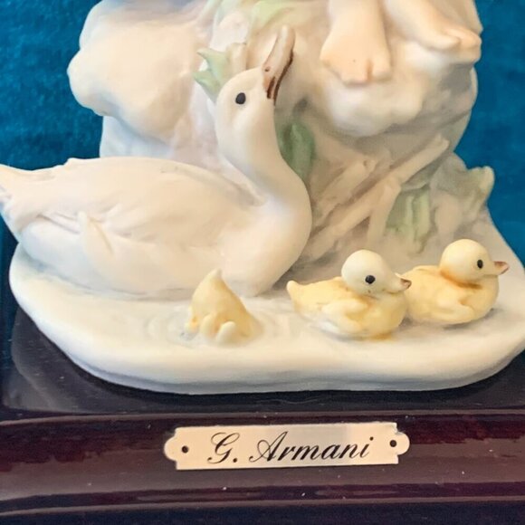 Vintage 1986 sculputre of Little Girl with baby Ducks by G. Armani - porcelain - Picture 3 of 7